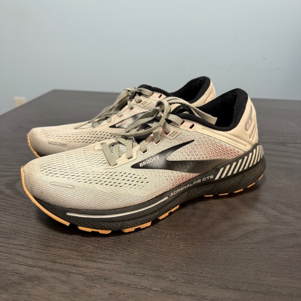 Brooks Adrenaline GTS 22 Women’s Grey Rose Shoes Size 8,5